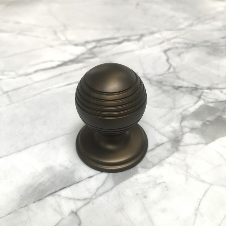 PERRIN & ROWE - 68 x Large reeded cabinet knobs 32mm x 45mm in English Bronze NZ185